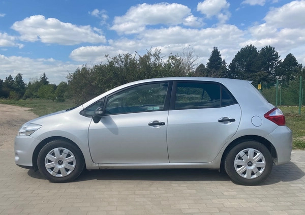 Toyota Auris cena 25000 przebieg: 174000, rok produkcji 2011 z Poznań małe 46